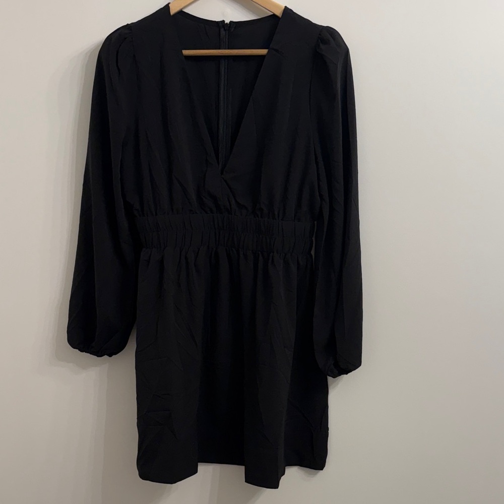 M Black Long Sleeve V-Neck Mini Dress